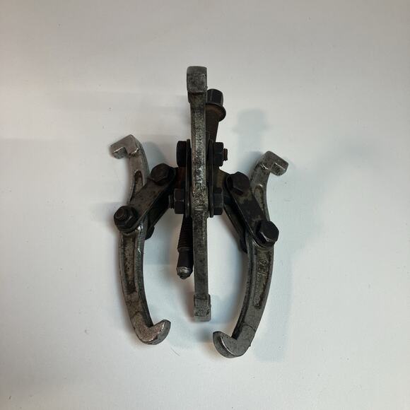 Vintage 6" Triple Arm Jaw Metal Hub Bearing Gear Core Pully Puller - Picture 1 of 8